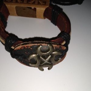 Unisex bracelets Leather